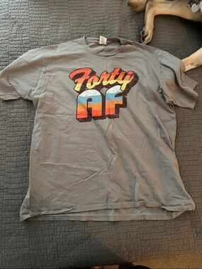 Gray 'Forty AF' Graphic Tee with Rainbow Retro Print